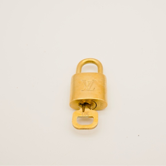 $300 Louis Vuitton Lock & Key - Picture 8 of 12
